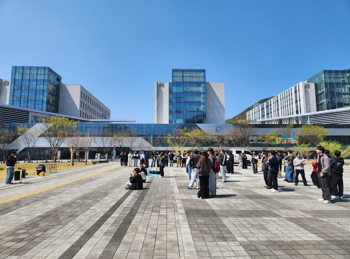 [포토] ‘꽃이 머무는 시간’...보이스피싱이 전하는 봄의 화음(花音)