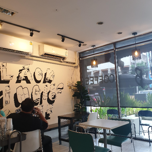 치앙마이 카페 투어 ④ : 치앙마이 동쪽 카페들 (BLACK SINGLE COFFEE Bar)_매장 내부