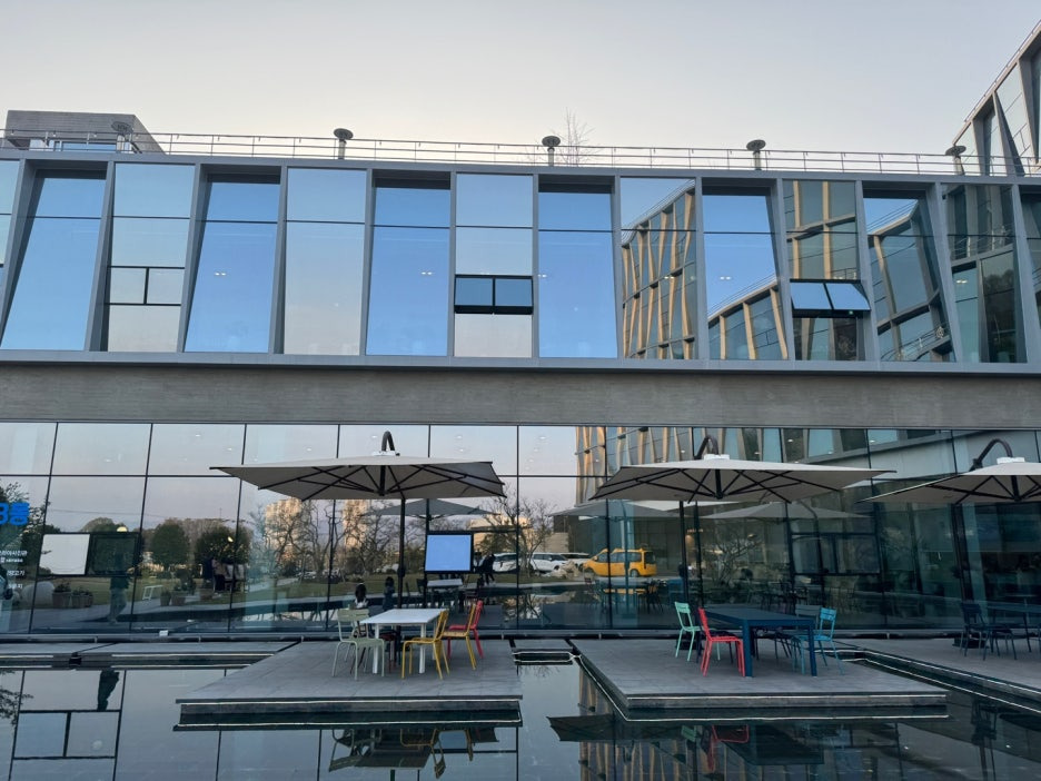 전통황실양고기 건물 야외 테라스