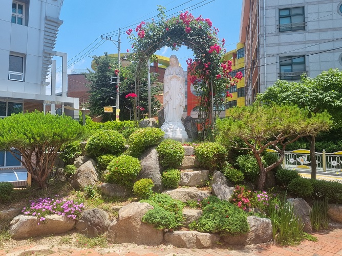 전주 서일성당 성모상