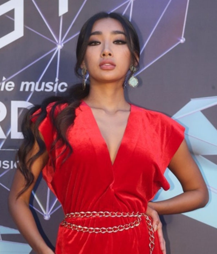 문가비, 출산 소식 전하며 4년 만에 근황 공개