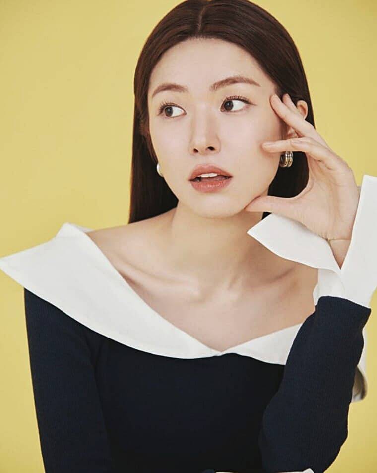 배우-하영