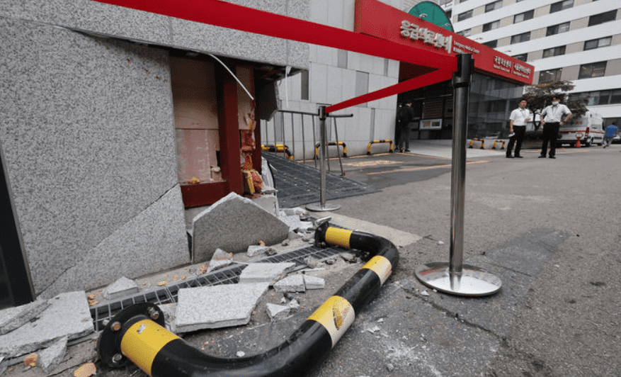 자동차 급발진으로 인한 사고 현장 사진