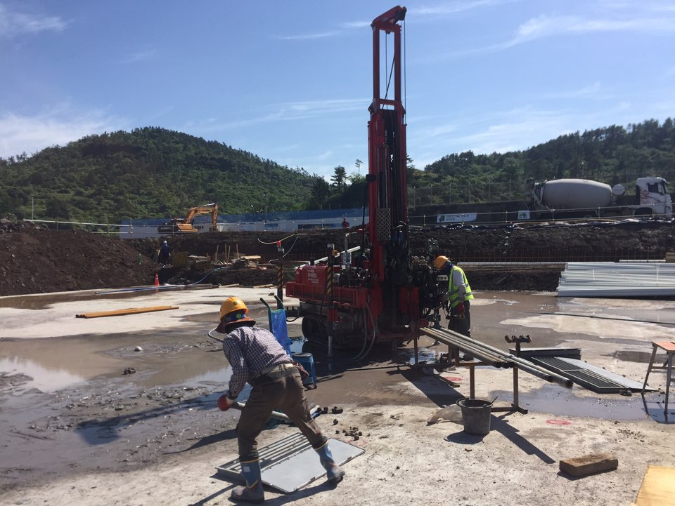 천공기 중 시추기