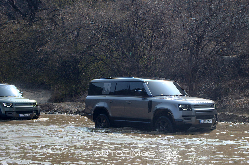 랜드로버 디펜더 130