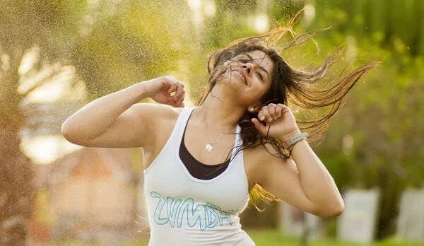 다양한 뇌 운동 활동을 하는 사람들의 이미지