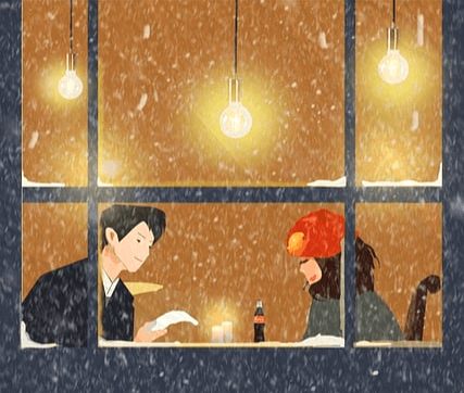 카페 유리창 너머로 백열등이 3개 켜져있다. 젊은 남자와 여자가 마주보고 앉아서 데이트를 한다.