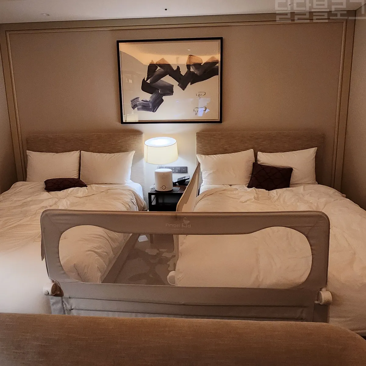 인천-파라다이스시시티-프리미어-디럭스-트윈-룸-가드-설치