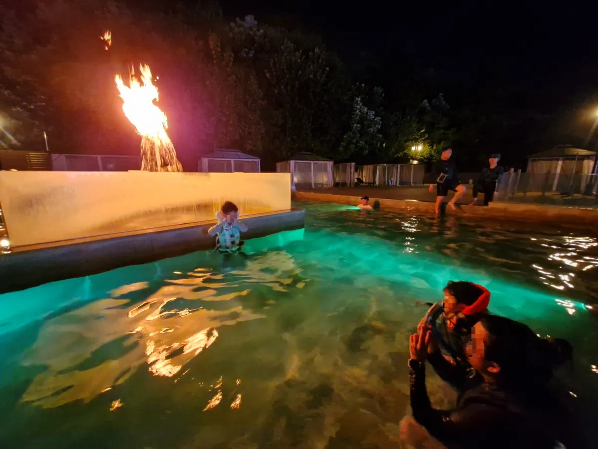 화염으로-감싸져있는-물분수