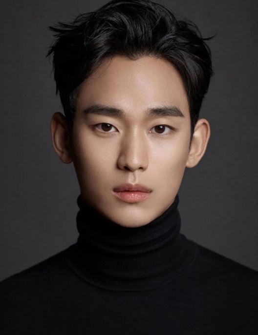 배우 김수현 프로필 사진_출처 : 네이버