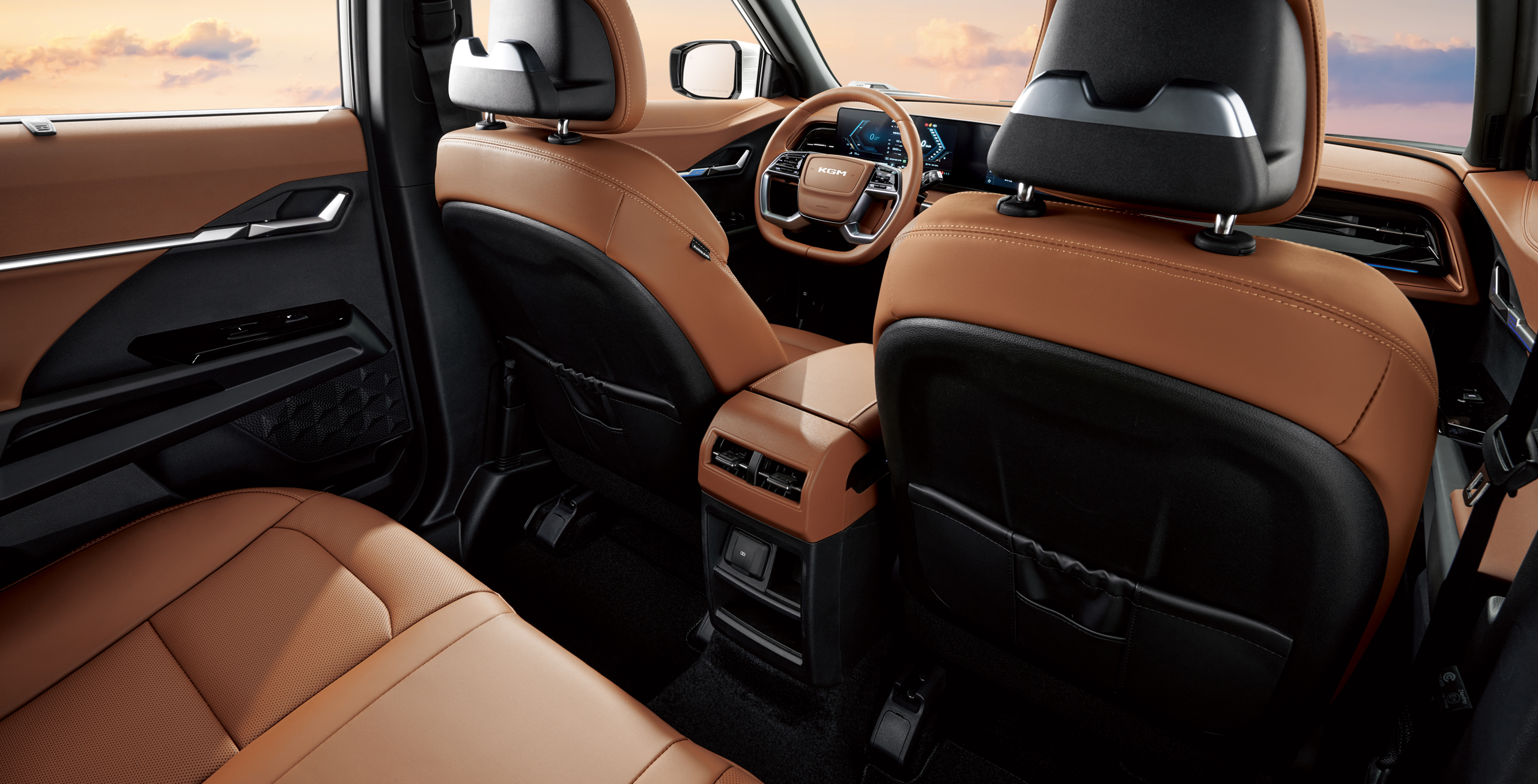 토레스 하이브리드 실내 뒷자석