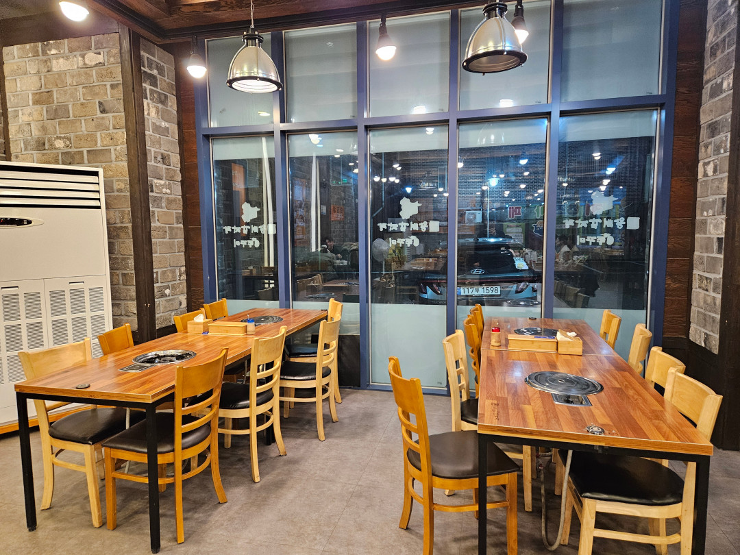 본가 왕뼈감자탕 내부