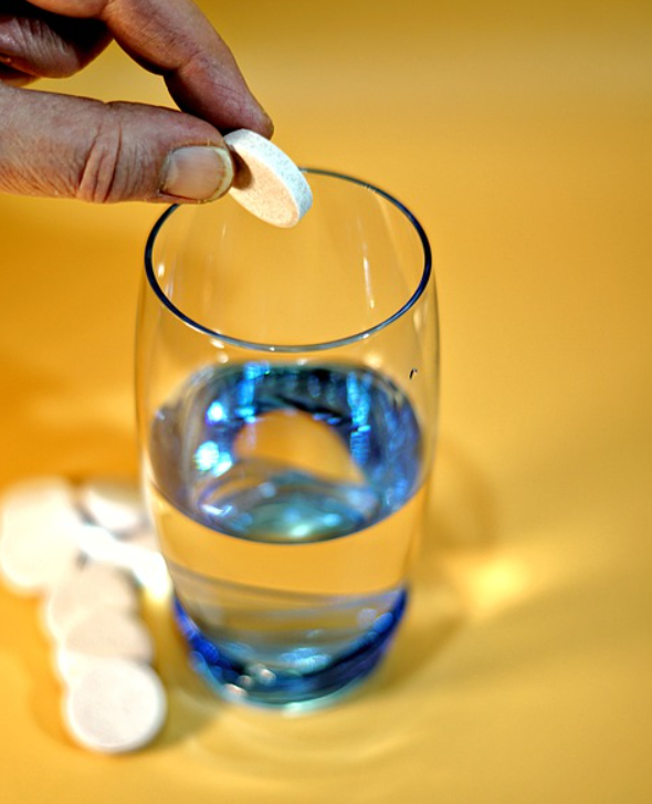 ์นผ๋ก๋น์ค ๊ฐ๋ฒผ์ธ ์๋ค๋ ๋ฌผ์ ๋
น์ฌ๋จน๋ ๋ฐํฌ๋นํ๋ฏผ ํํ์ ๋ณด์กฐ์ ์
๋๋ค.