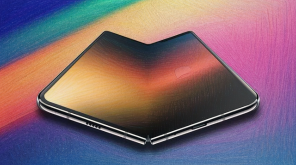 애플은 2026년 9월 ‘iPhone Fold’라는 이름으로 자사 최초의 폴더블 아이폰을 출시할 예정이며, 접었을 때 5.5인치, 펼쳤을 때 약 7.8인치 크기의 디스플레이를 탑재하고 북(book) 스타일 폴더블 구조를 적용합니다. 가격은 기본형이 약 1,999달러(약 270만 원)에서 시작하며, 고급형은 2,500달러(약 340만 원) 수준까지 예상됩니다. 삼성디스플레이가 주요 패널 공급사로 참여할 가능성이 높으며, 리퀴드 메탈 힌지와 언더디스플레이 카메라 기술도 도입될 것으로 보입니다. 출시 첫해 예상 판매량은 1천만 대 초반으로, 애플은 프리미엄 전략과 브랜드 충성도를 바탕으로 폴더블 시장 진입을 준비하고 있습니다.