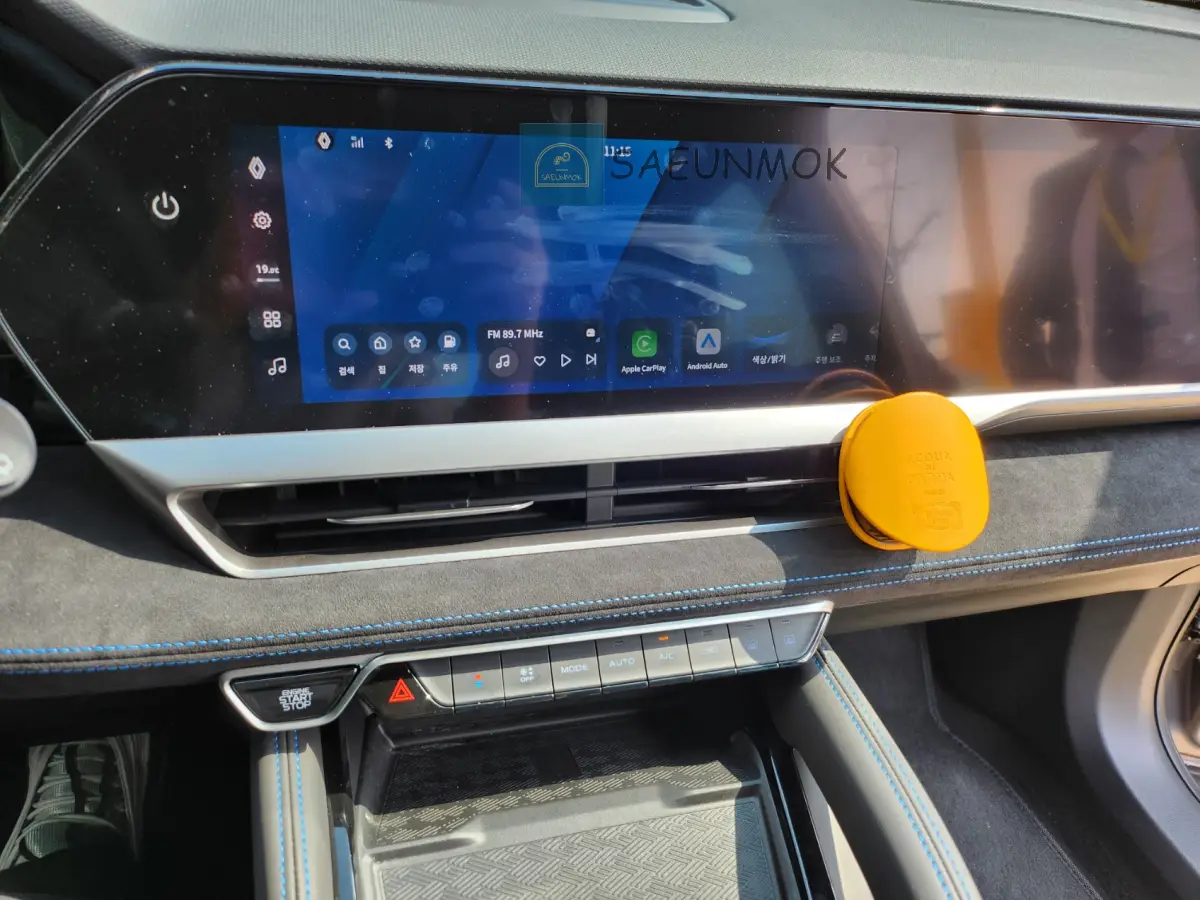 르노-그랑-콜레오스-디스플레이