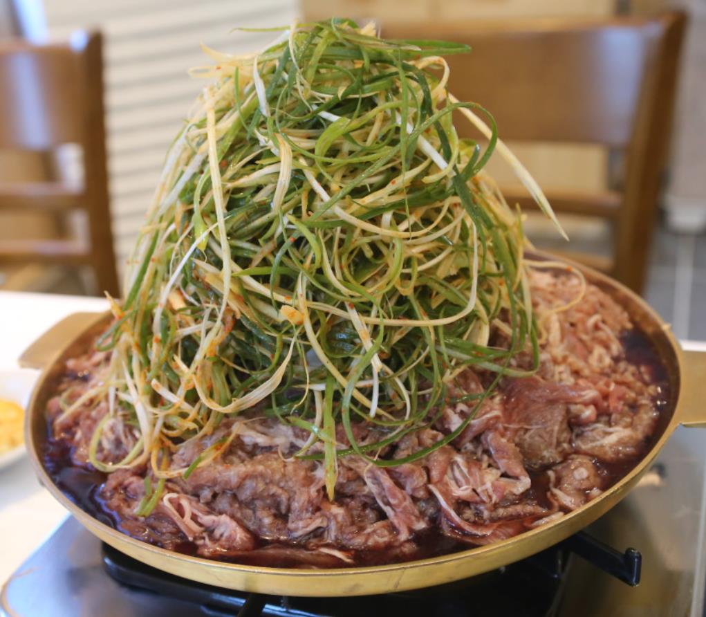 파채가 산처럼 올라간 오늘N 할매식당 한우산더미파불고기