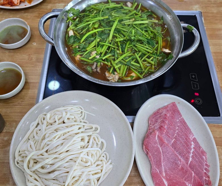 김포 월곶 맛집 연호정칼국수, 수타면과 진한 육수가 일품인 곳