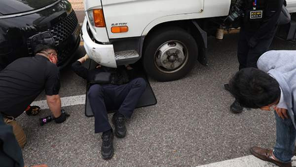 화물연대 물리적 충돌: 경남 경찰청 진입, 공권력 규탄 대치와 BGF리테일 교섭 갈등 심층 분석