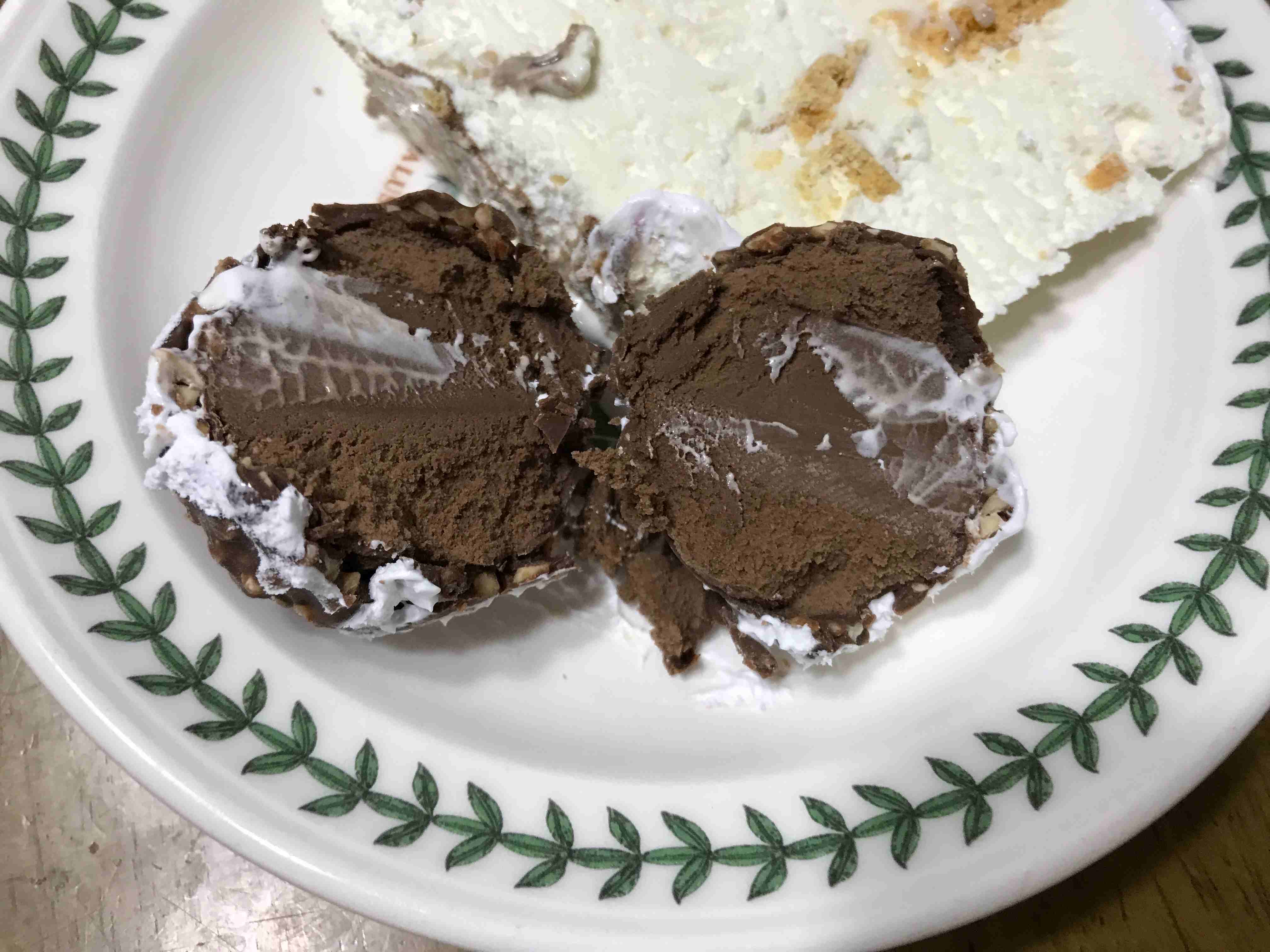 초코 아이스볼 단면