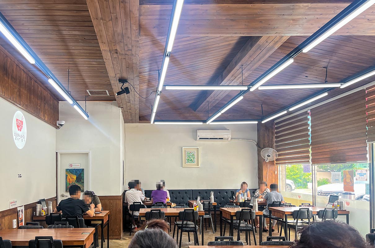 김해 대동 밀면의 법칙 본점 내부