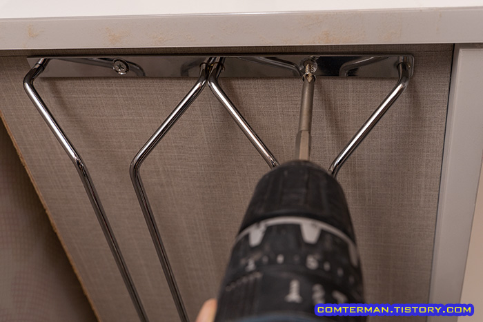 싱크대 와인잔걸이 설치