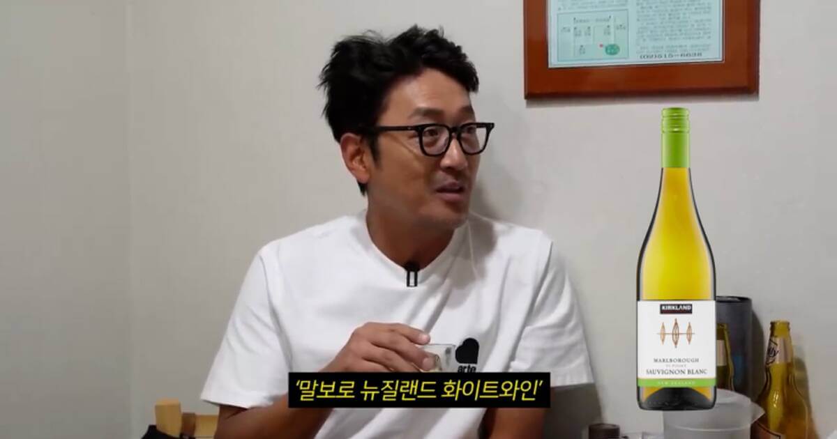 하정우가_가운데_앉아있는_사진