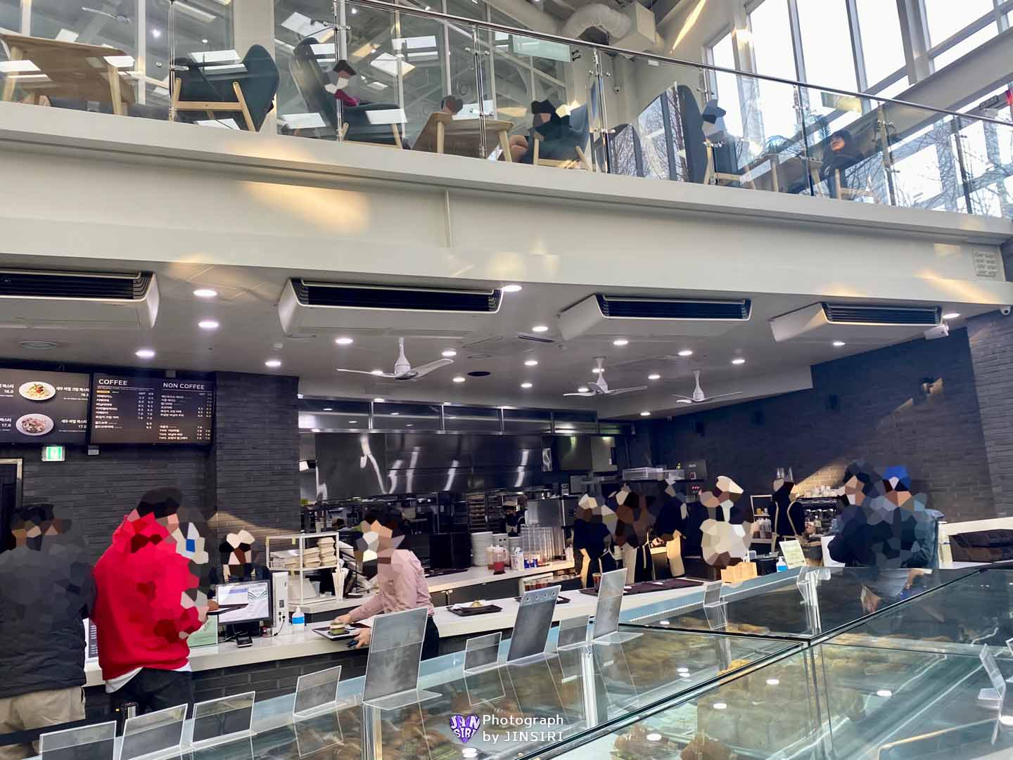 ๊ฒฝ๊ธฐ๋ ํ์ฃผ ๋ํ ์๋ฌผ์ ๋ฒ ์ด์ปค๋ฆฌ ๋ธ๋ฐ์น ์นดํ ์์ธ๊ทผ๊ต