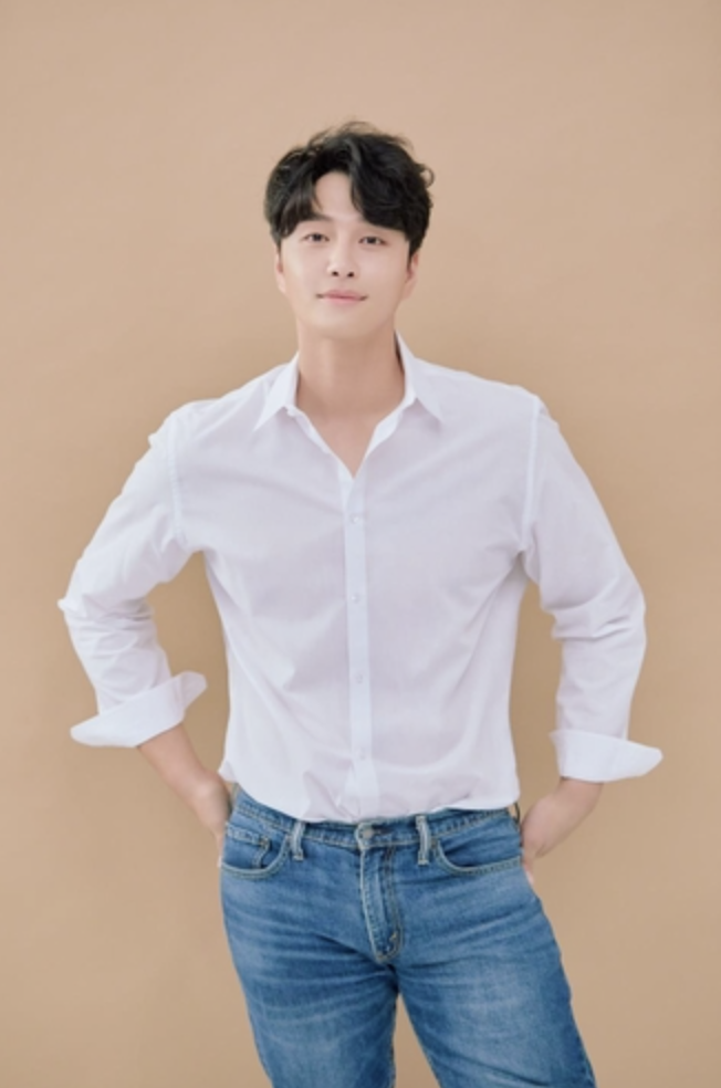 민우혁 화보 몸매