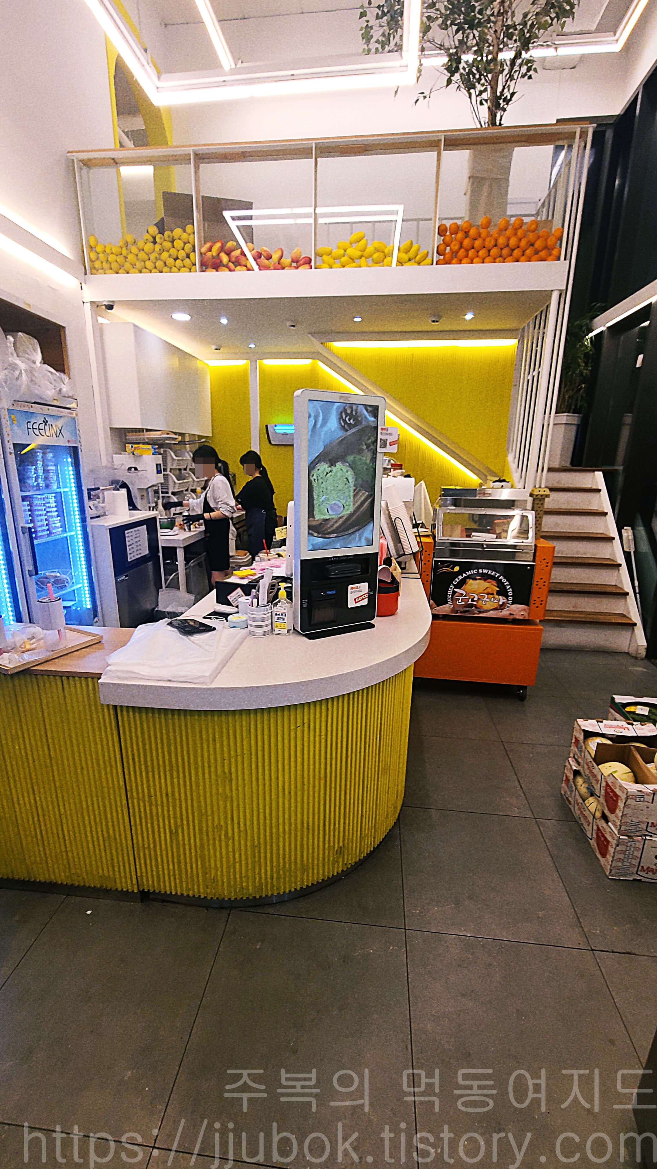 과일에-반하다-프루타-1층-카운터
