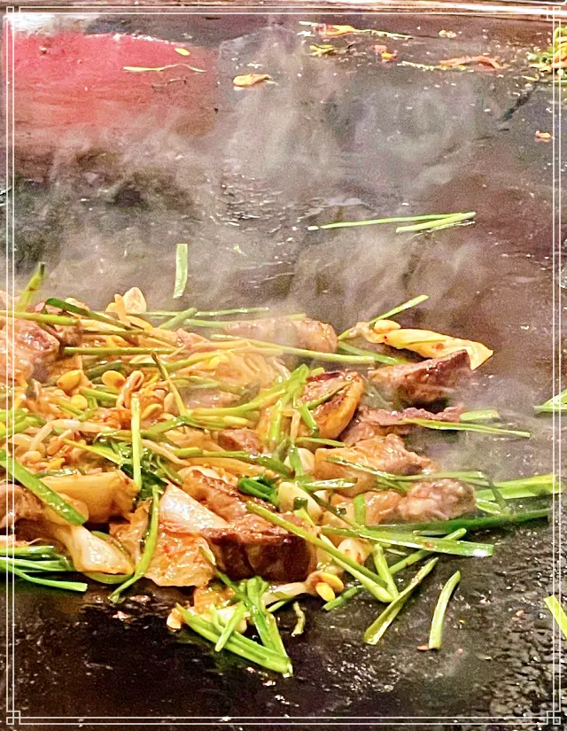 고양 일산 동구 맛집 대형 철판 흑돼지 삼겹살, 묵은지 구이