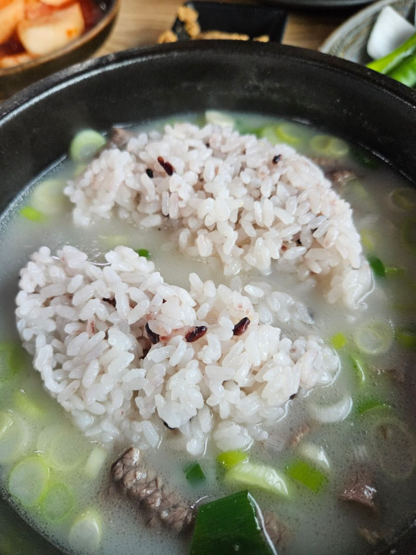 곰탕집 곰탕 밥 말다