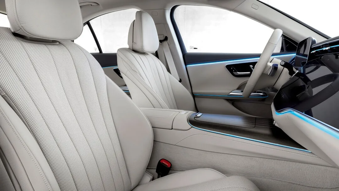 신형 E클래스 앞좌석