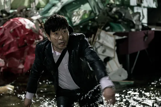 아내를 구하기 위해 사투를 벌이는 고동호(손현주)