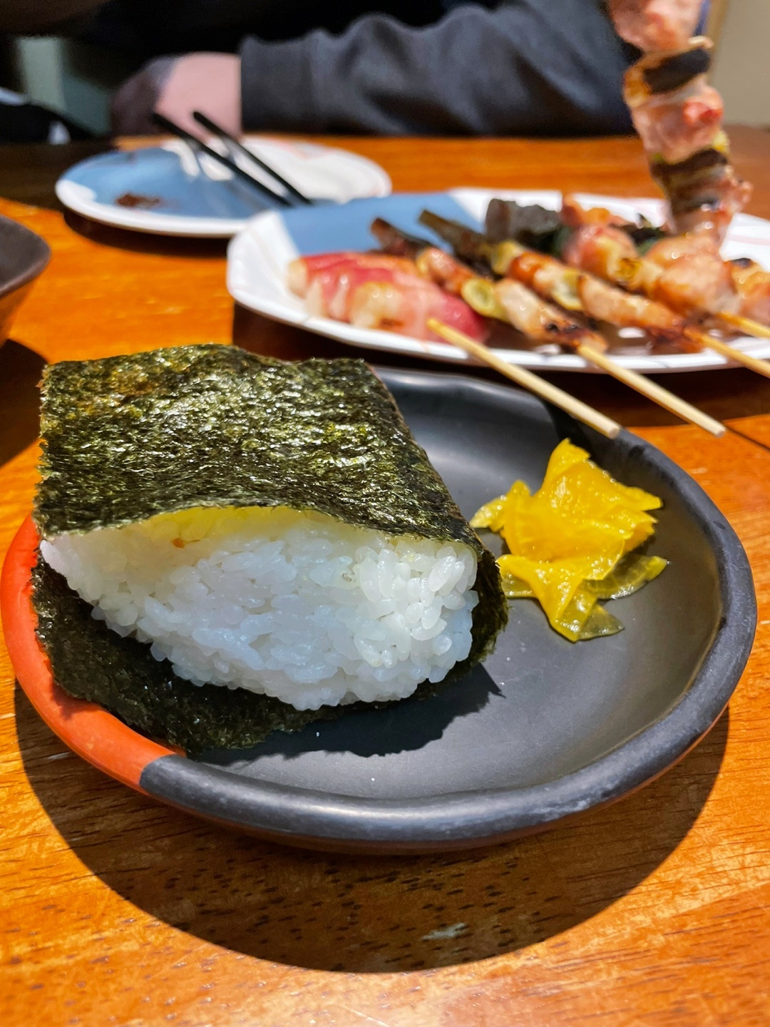 Kushidori Tokeidaidori 연어 주먹밥