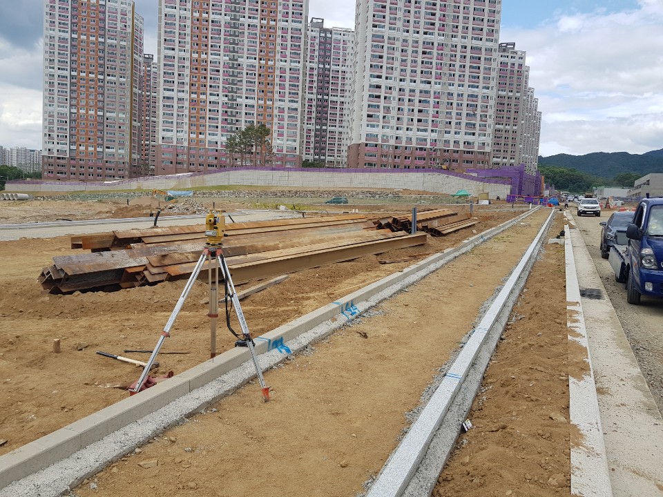 L형 측구 및 경계석 사진