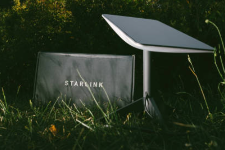 스타링크 서비스의 역할과 기술적 특징 및 글로벌 영향력.