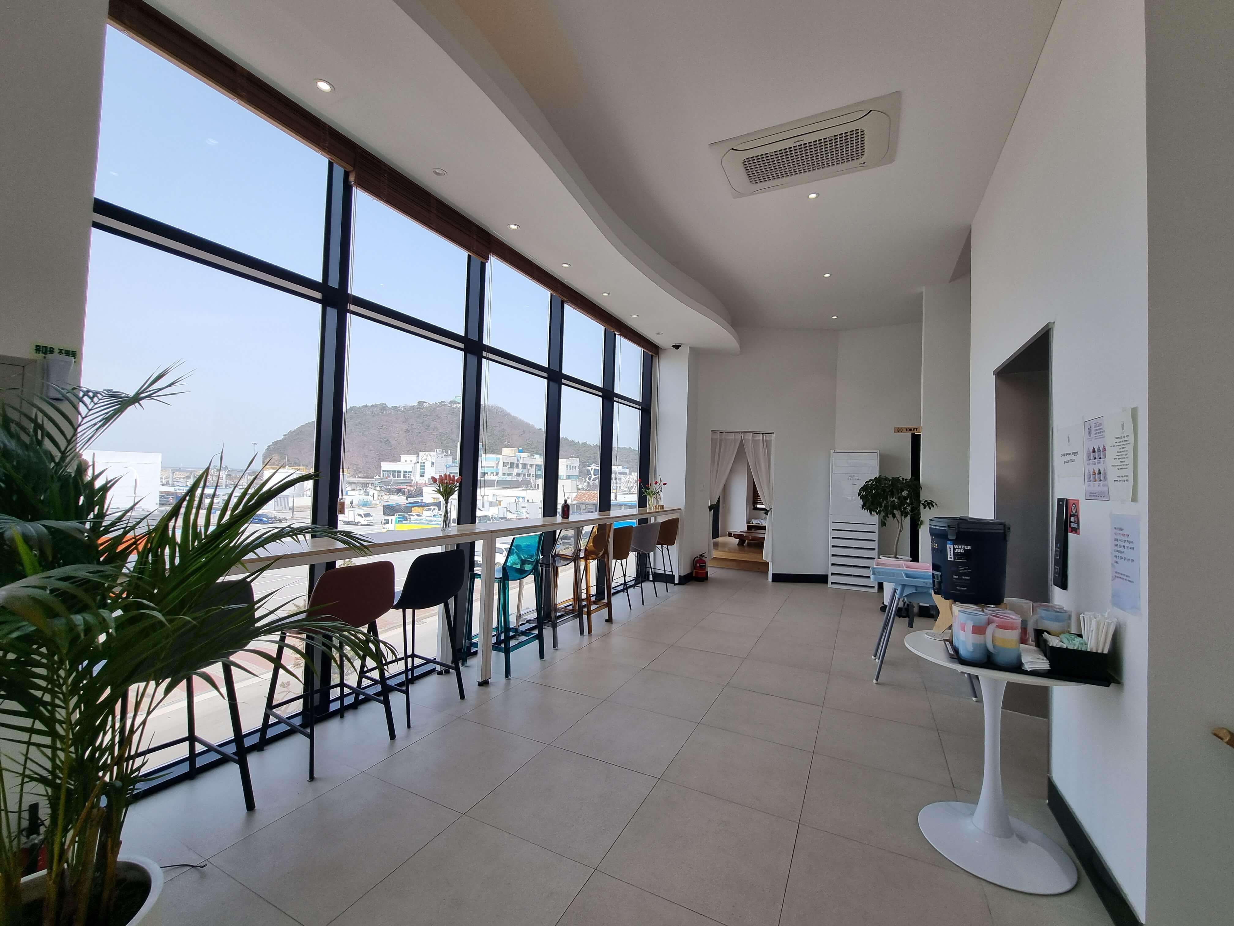 그라제격포카페 내부인테리어