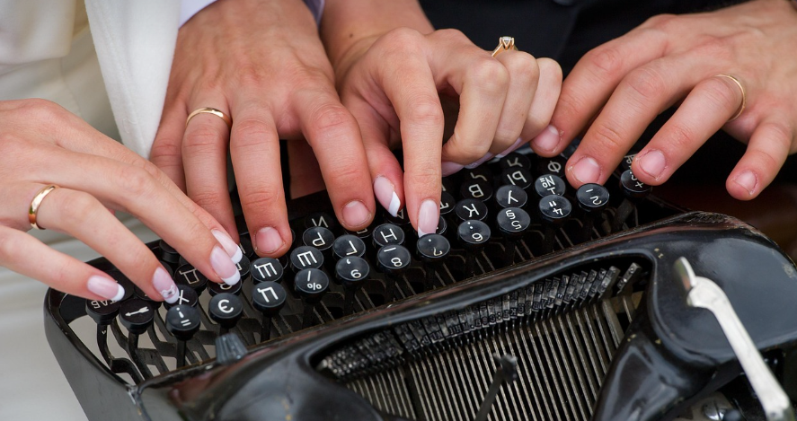 타자기로 글 써보기 체험기 - '타닥타닥' 소리에 집중하는 글쓰기의 묘미