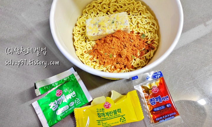 오뚜기 참깨라면 컵라면 큰컵 110g 면과 스프