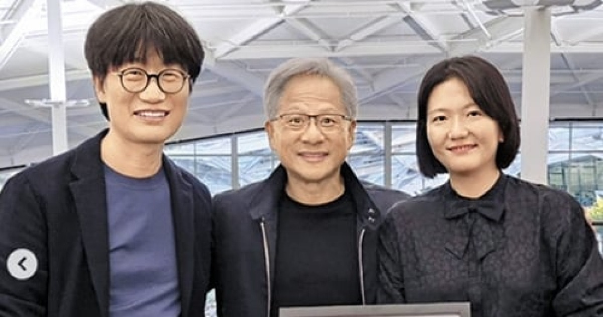 엔비디아 CEO가 네이버와 AI&middot;로봇 협력 논의로 글로