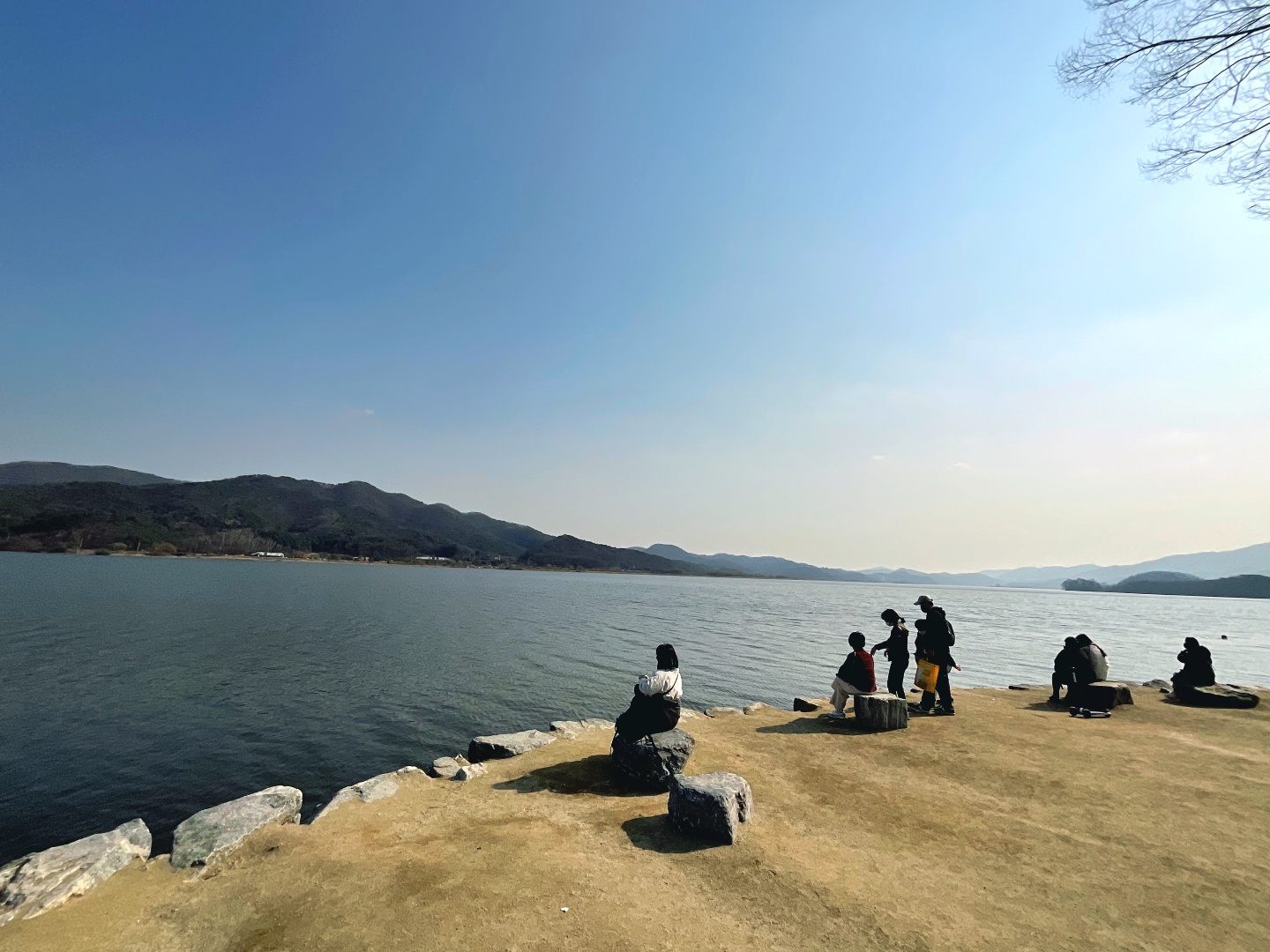 강을 바라보며 무념무상