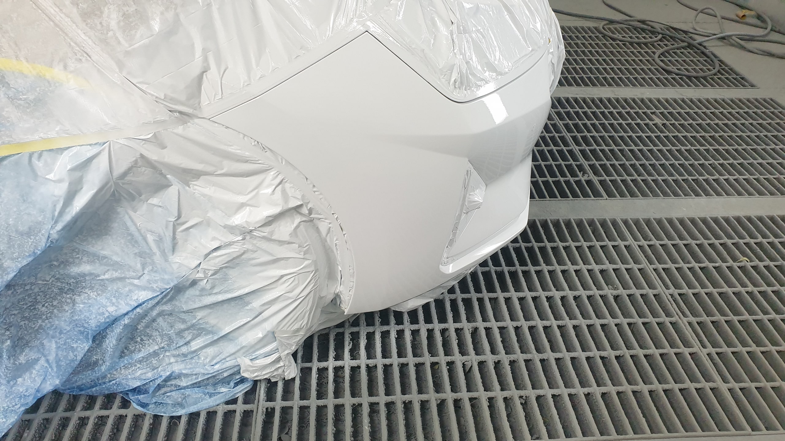 도색 중 범퍼도색 - 도색 중