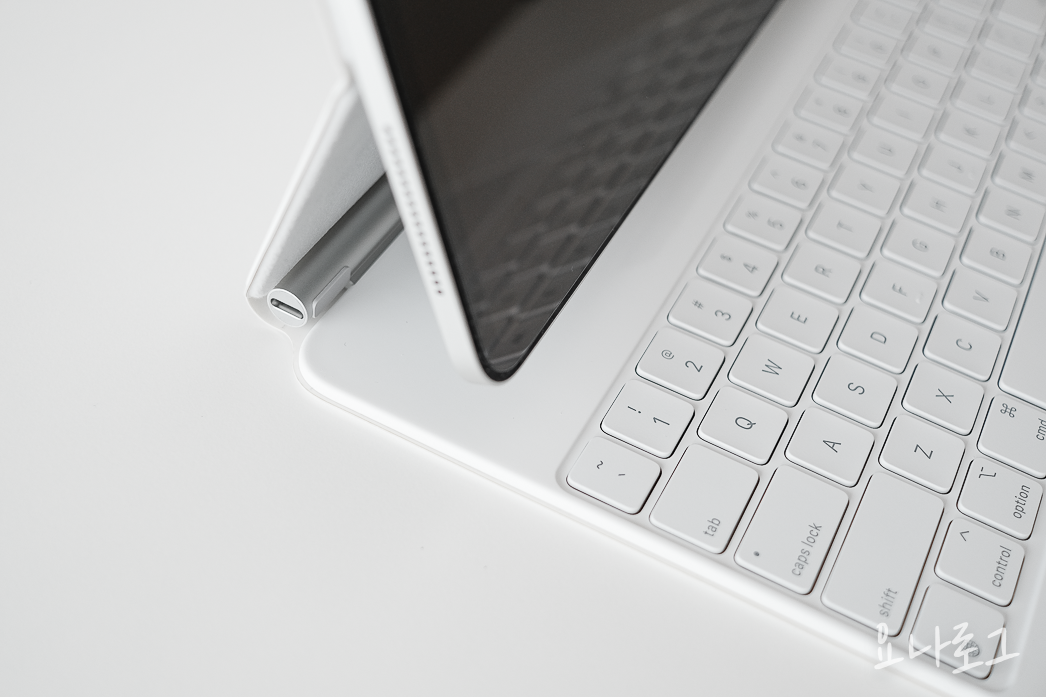 애플제품 애플리뷰 아이패드 아이패드리뷰 매직키보드 매직키보드리뷰 아이패드키보드추천 아이패드에어 아이패드프로 맥북에어 맥북 맥북프로 맥북아이패드비교 매직키보드장점 매직키보드단점 애플제품추천 아이패드추천 아이패드추천 신학기선물 대학생선물