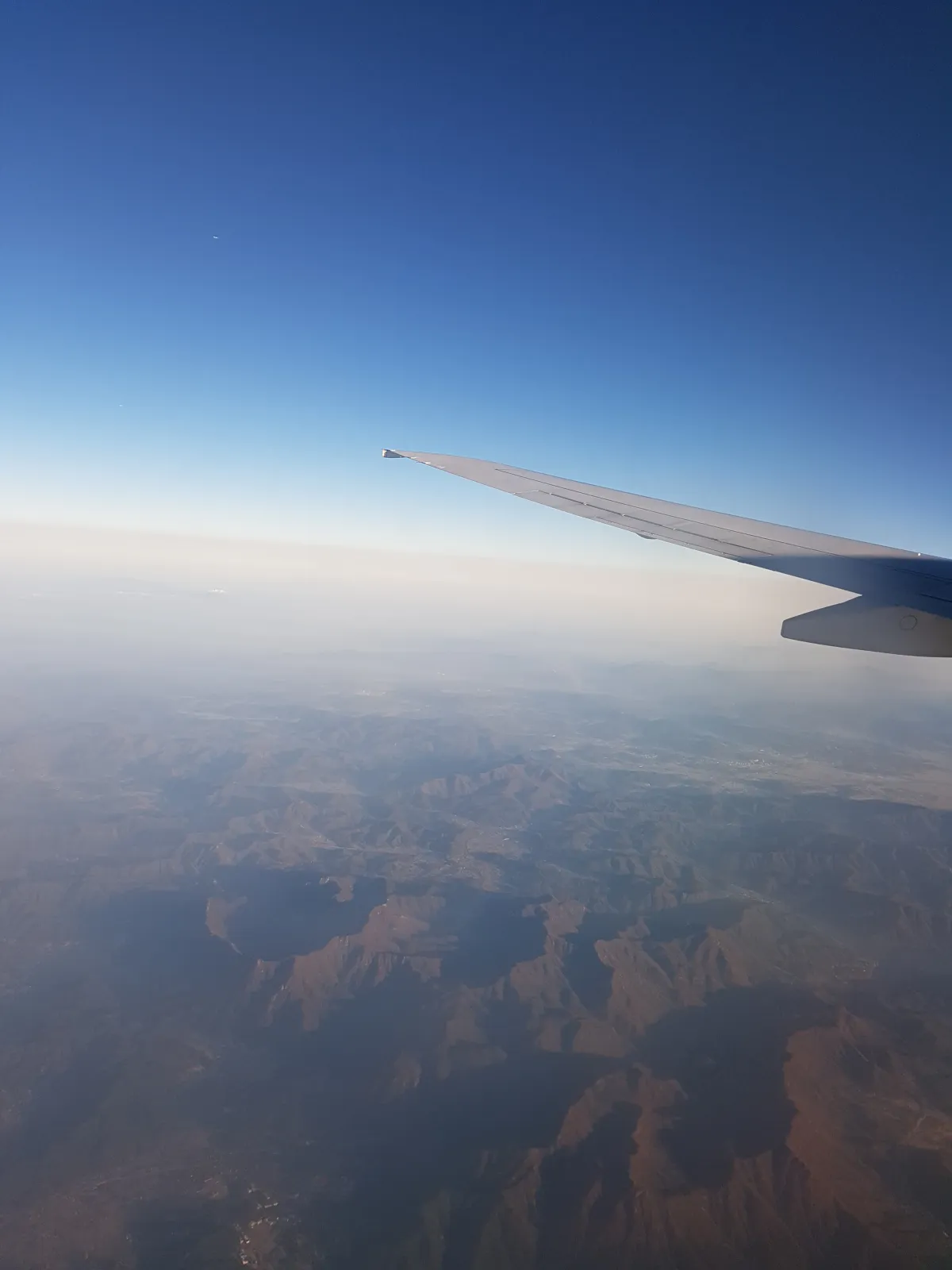 공항-비행기-창문