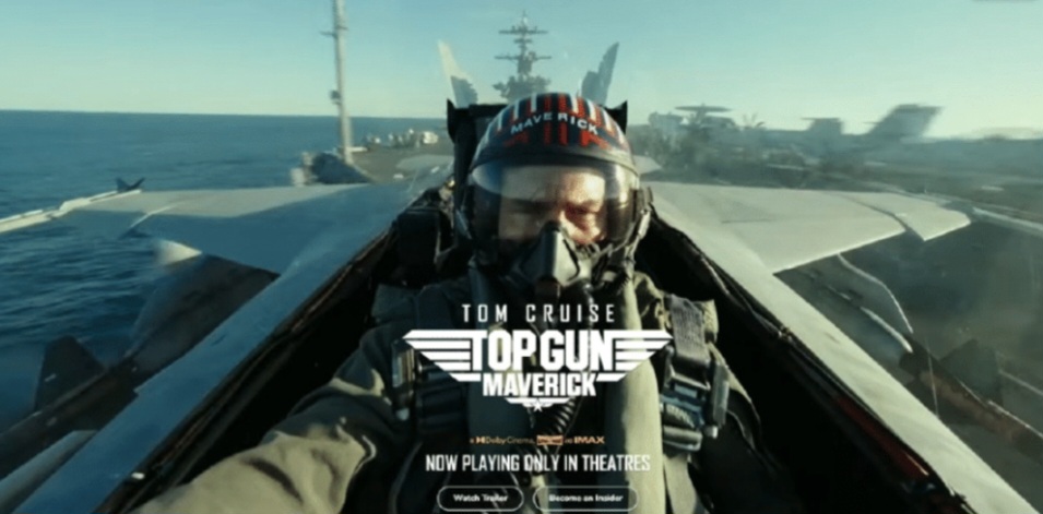영화 탑건 매버릭 한장면 비행 하는 사진