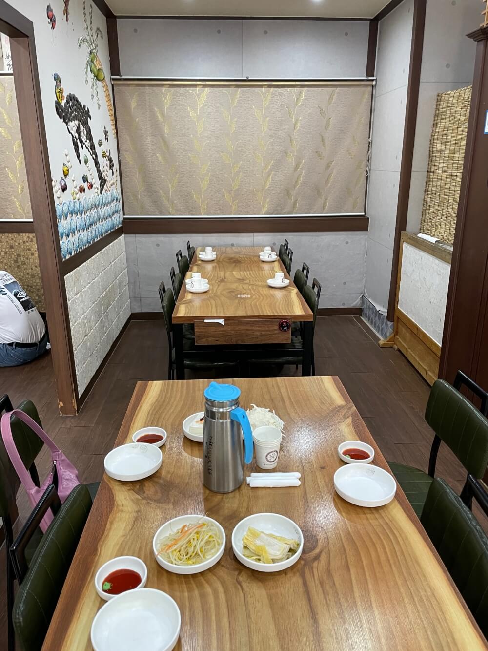 수원 제철 해산물 맛집 낙지 전문점 천포 - 홀 좌석