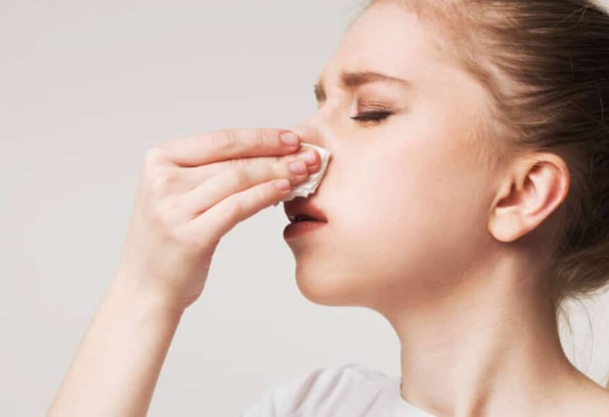 코피가 나는 여성