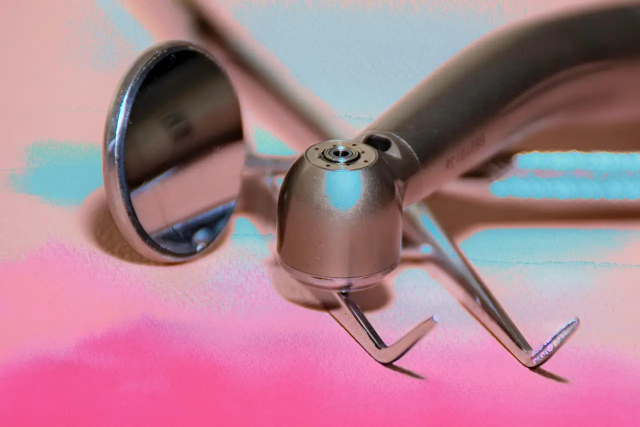 치아 틈새 메우기, 레진과 라미네이트 중 어떤 방법이 좋을까?