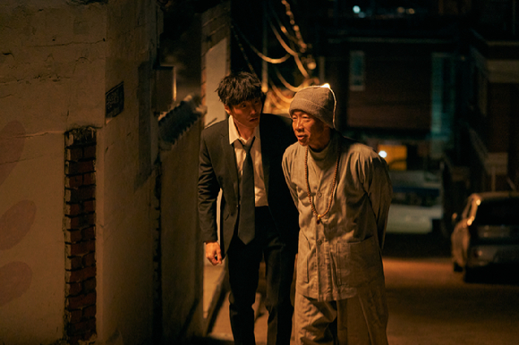 배우 김다현과 박철민이 영화 '어게인 1997'(감독 신승훈)에서 연기 호흡을 맞추고 있다. [사진=㈜메리크리스마스]