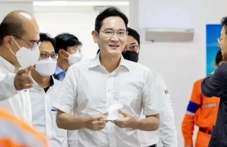 스마트폰.폴더블폰.애플&middot;구글 가세.누가주름잡나.삼성은 뒤에서 조용히 웃는다